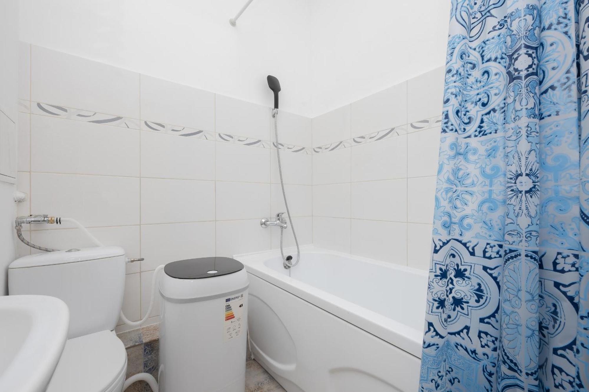 With Balcony 180 M To The Royal Baths By Renters Leilighet Warszawa
