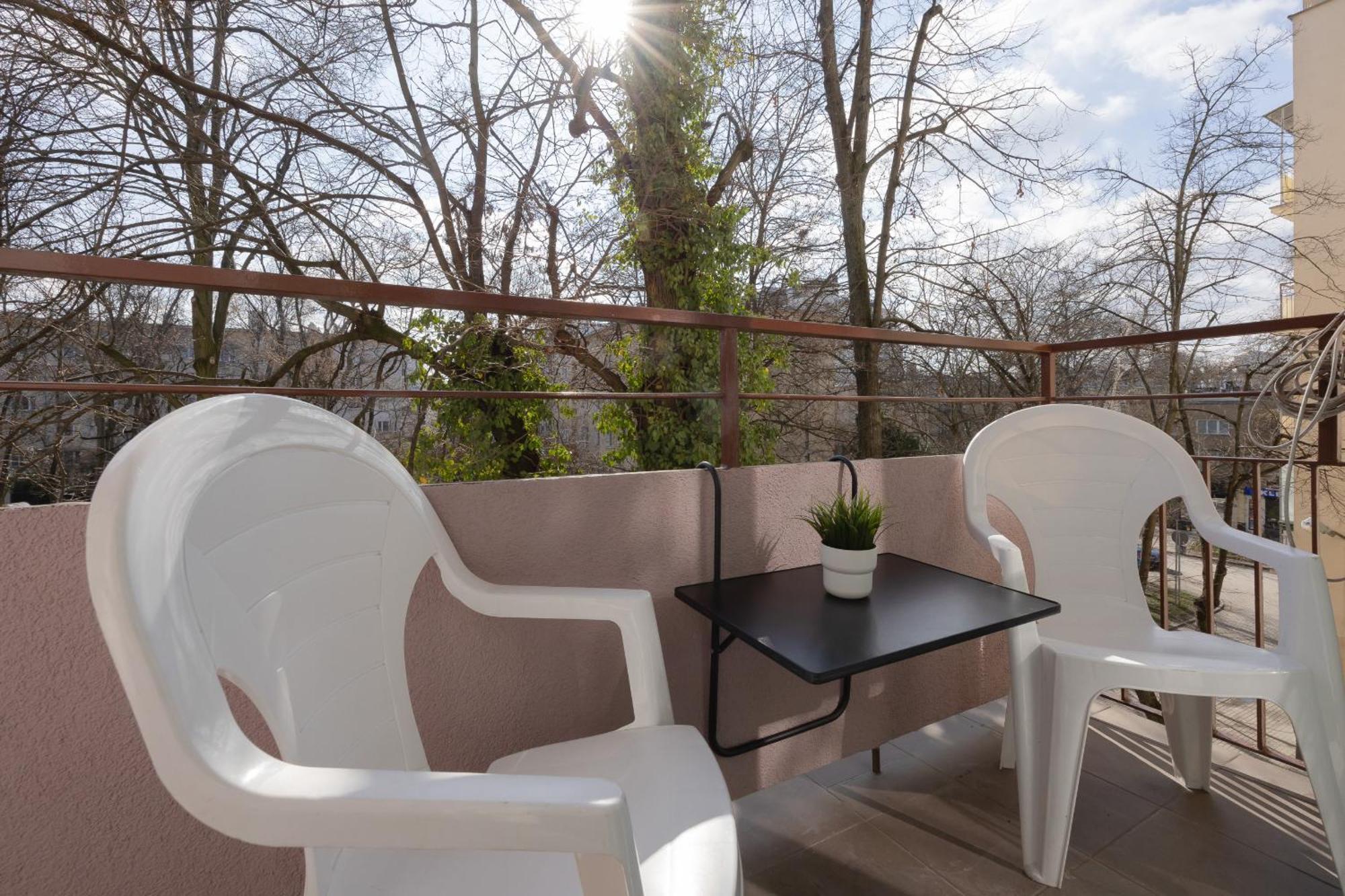 With Balcony 180 M To The Royal Baths By Renters Leilighet Warszawa